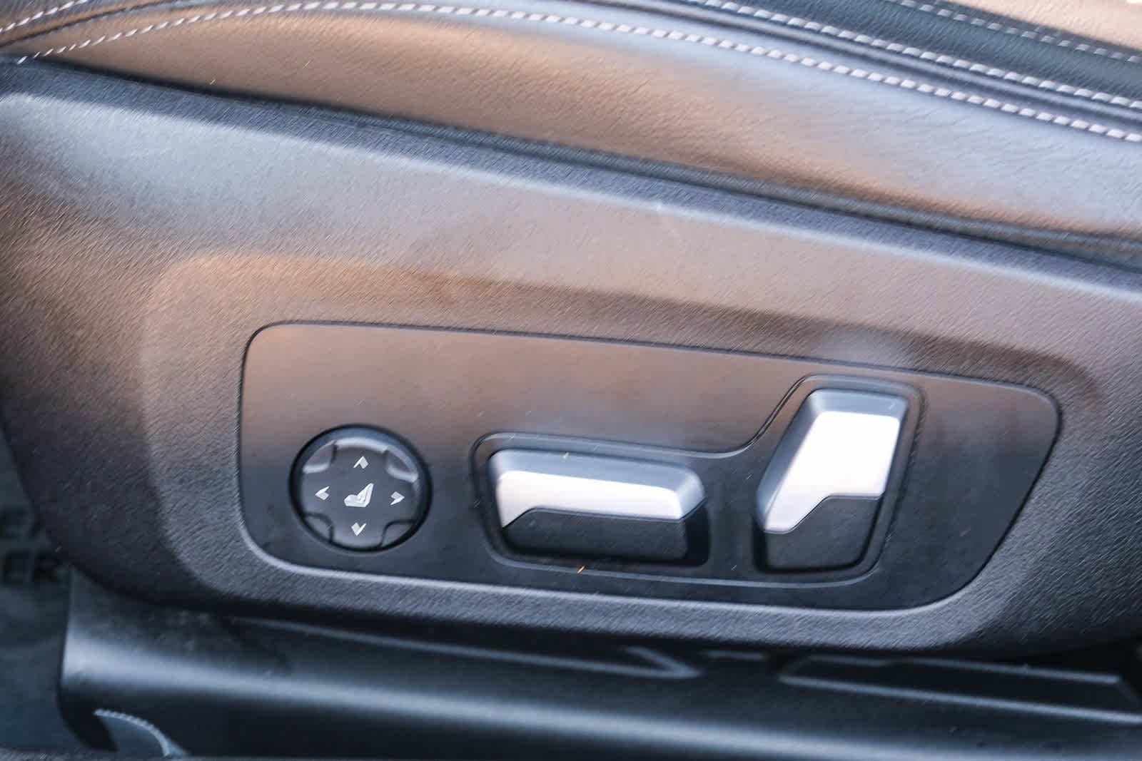 Used 2022 Black Sapphire Metallic BMW 330i image 24