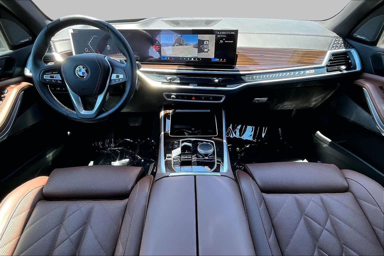Used 2025 Mineral White Metallic BMW sDrive40i image 15