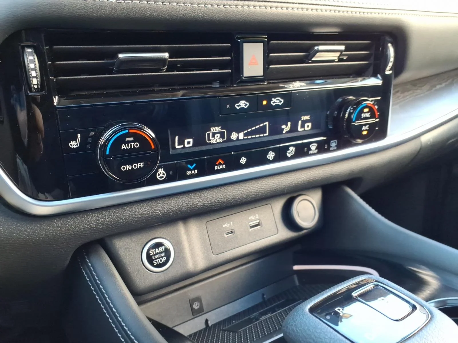 Used 2023 Caspian Blue Metallic Nissan Platinum image 21
