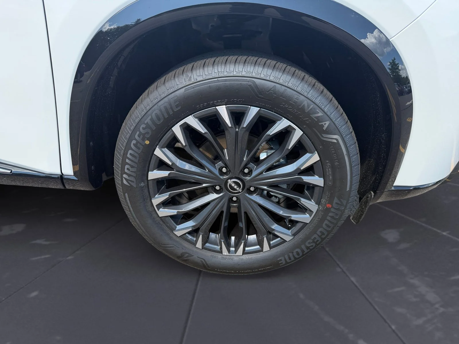 New 2026 Everest White Pearl/Super Black Nissan Platinum image 46