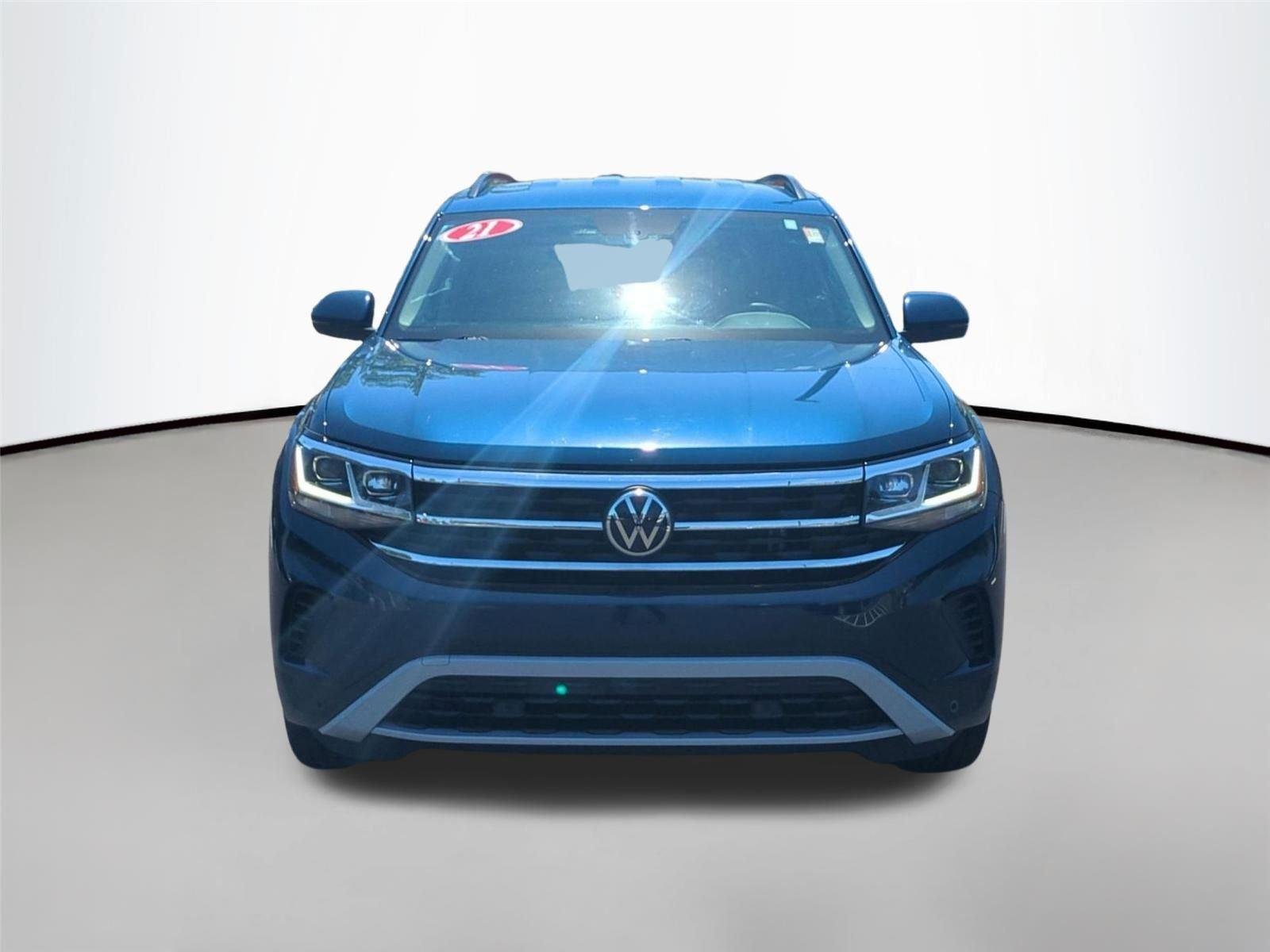 Used 2021 Tourmaline Blue Metallic Volkswagen 3.6L V6 SE w/Technology image 9