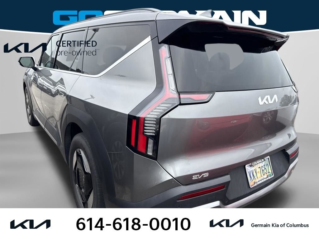 Used 2024 Gray Kia Wind image 3