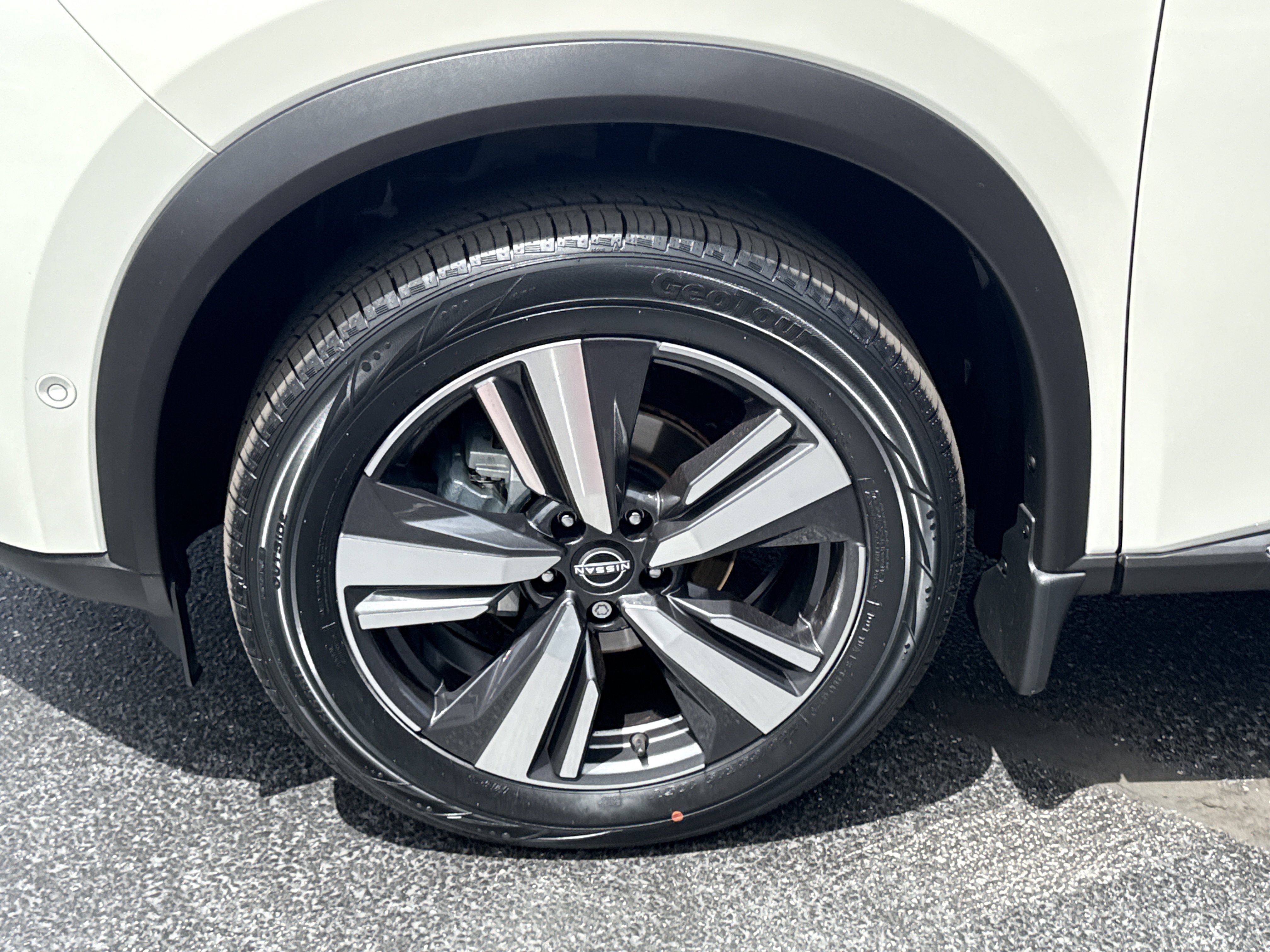Certified Used 2022 Pearl White Tricoat/Super Black Nissan Platinum AWD image 16