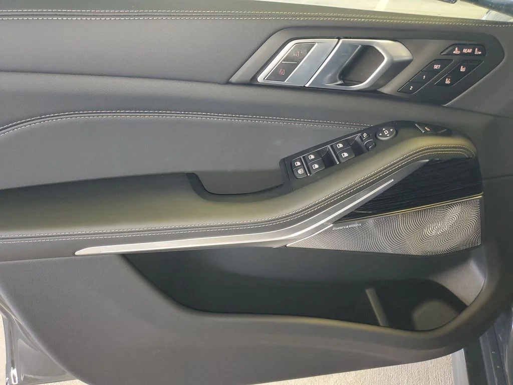 New 2027 Dravit Grey Metallic BMW M60i image 15