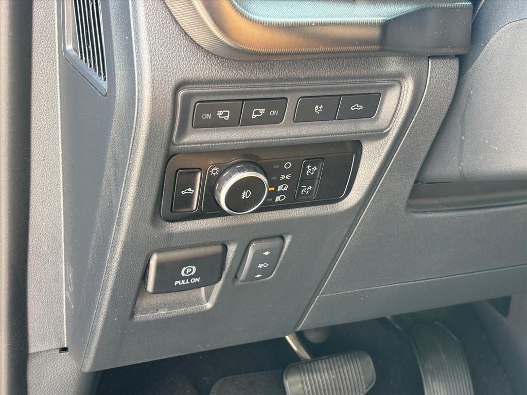 Used 2023 Black Metallic Ford Platinum image 8