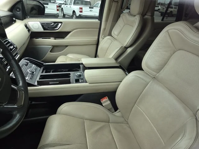 Used 2019 White Lincoln Reserve image 8