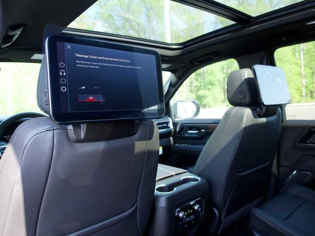 2026 GMC Yukon XL Denali - Photo 15