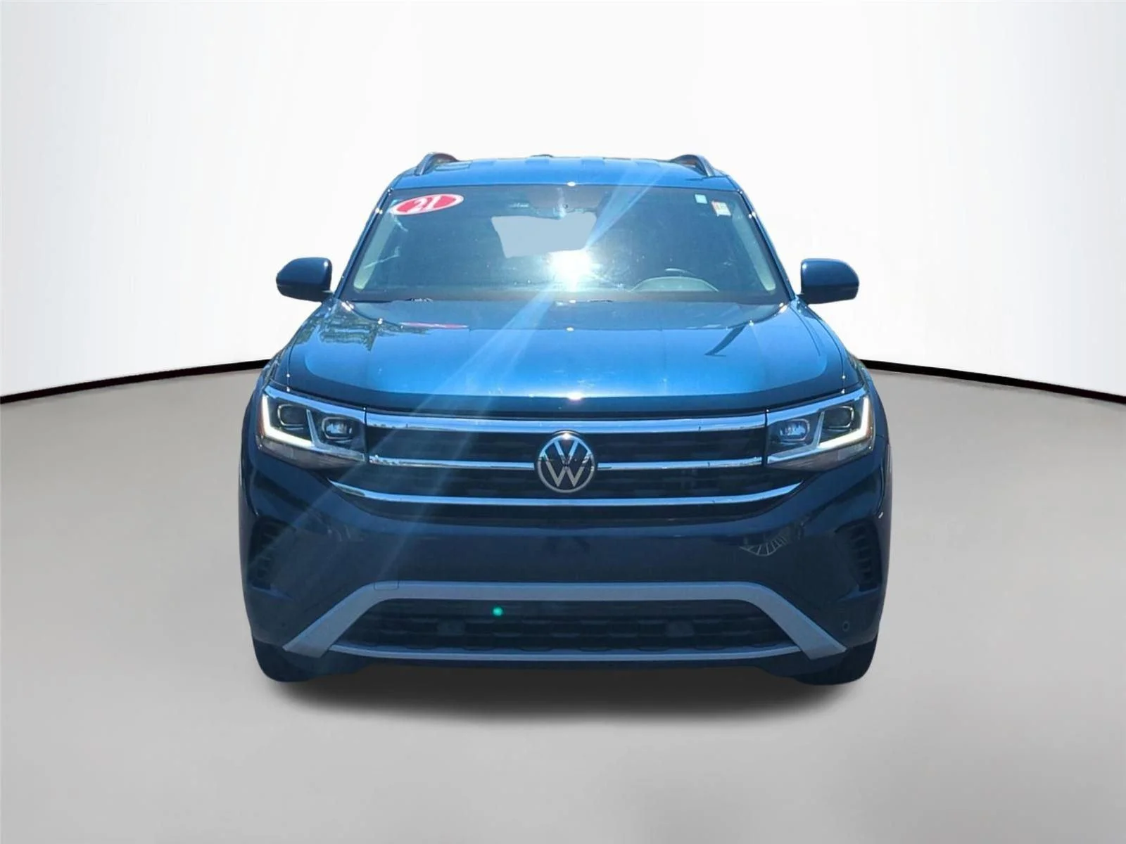 Used 2021 Tourmaline Blue Metallic Volkswagen 3.6L V6 SE w/Technology image 9