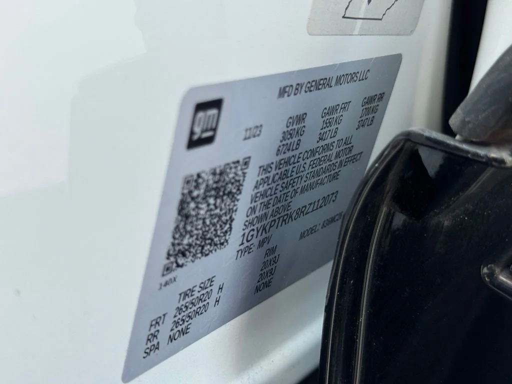 Used 2024 White Cadillac Sport image 21