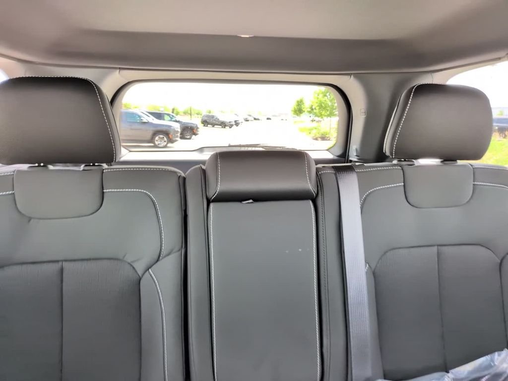 New 2026 White Jeep Laredo X image 27