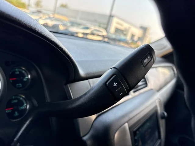 Used 2009 Summit White Chevrolet Commercial image 25