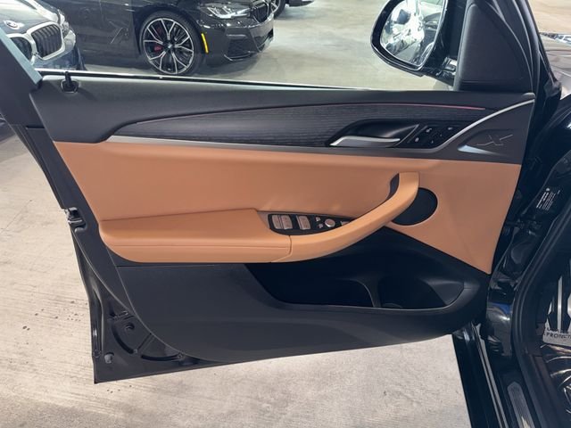 Used 2023 Black Sapphire Metallic BMW sDrive30i image 17