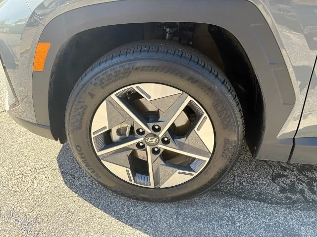 Used 2025 Gray Hyundai SEL Convenience image 28