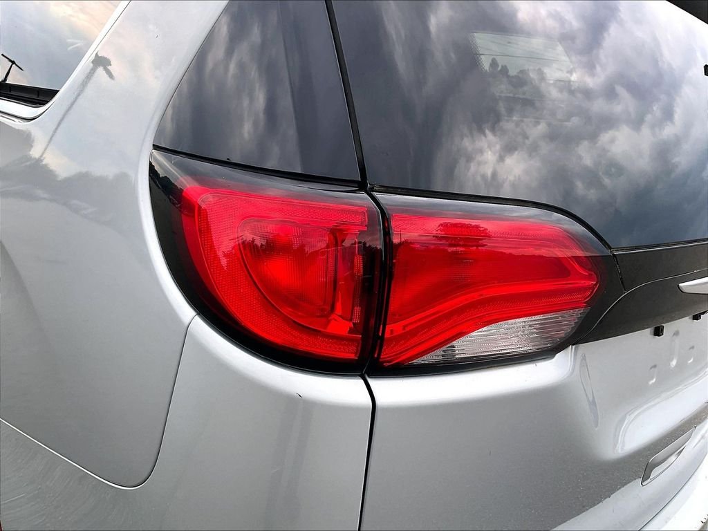 Used 2023 Velvet Red Pearlcoat Chrysler LX image 29