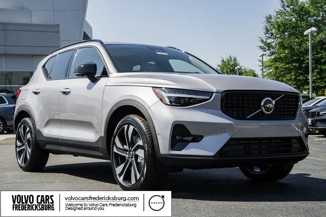 2026 Volvo XC40 B5 Plus Dark AWD's photo