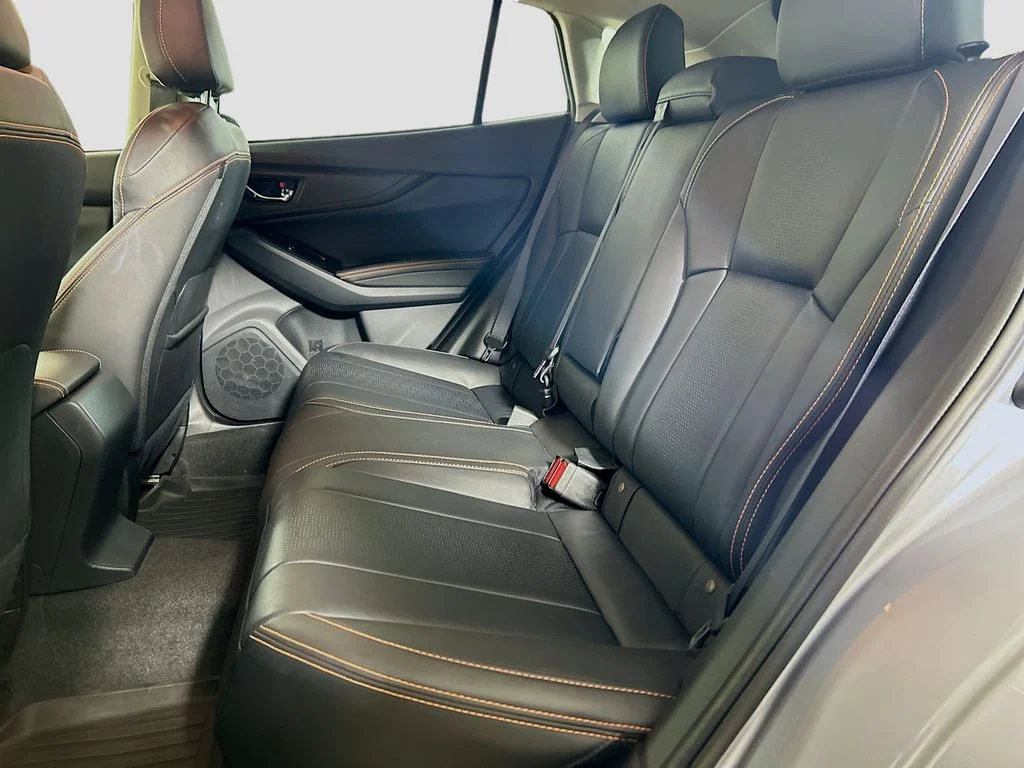 Used 2019 Ice Silver Metallic Subaru Limited image 24