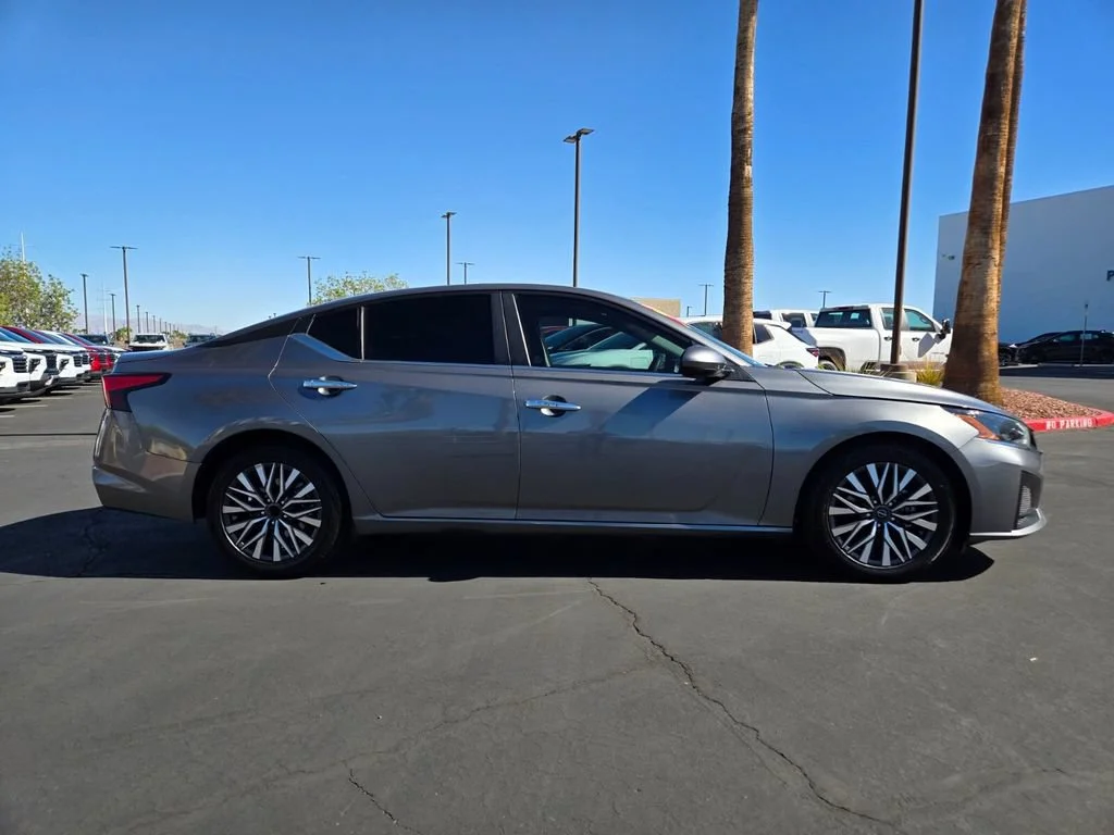 Used 2023 Gun Metallic Nissan 2.5 SV image 7