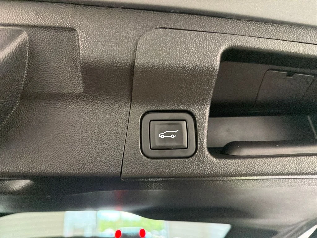 Used 2023 Silver GMC SLE image 9