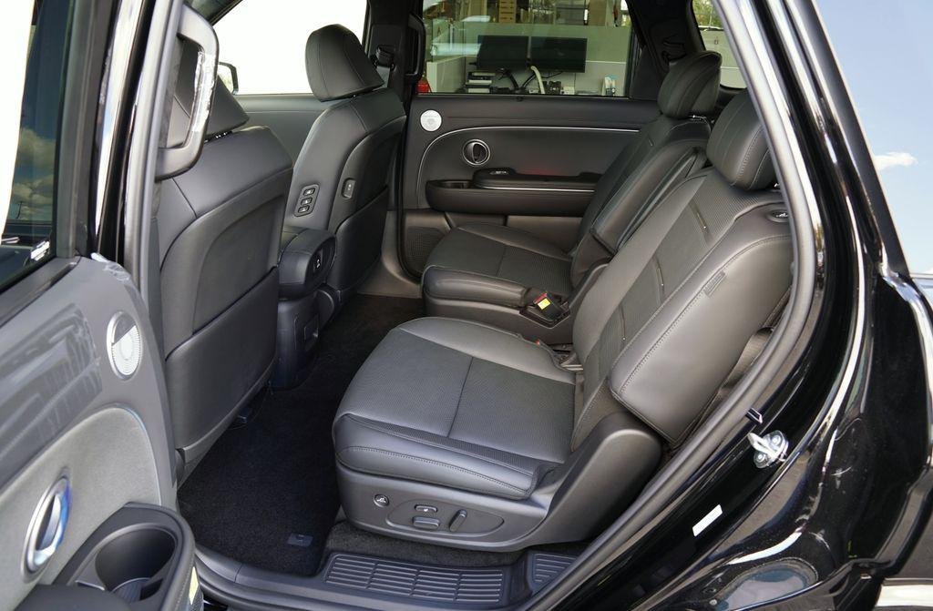 New 2026 Abyss Black Pearl Hyundai Calligraphy image 33