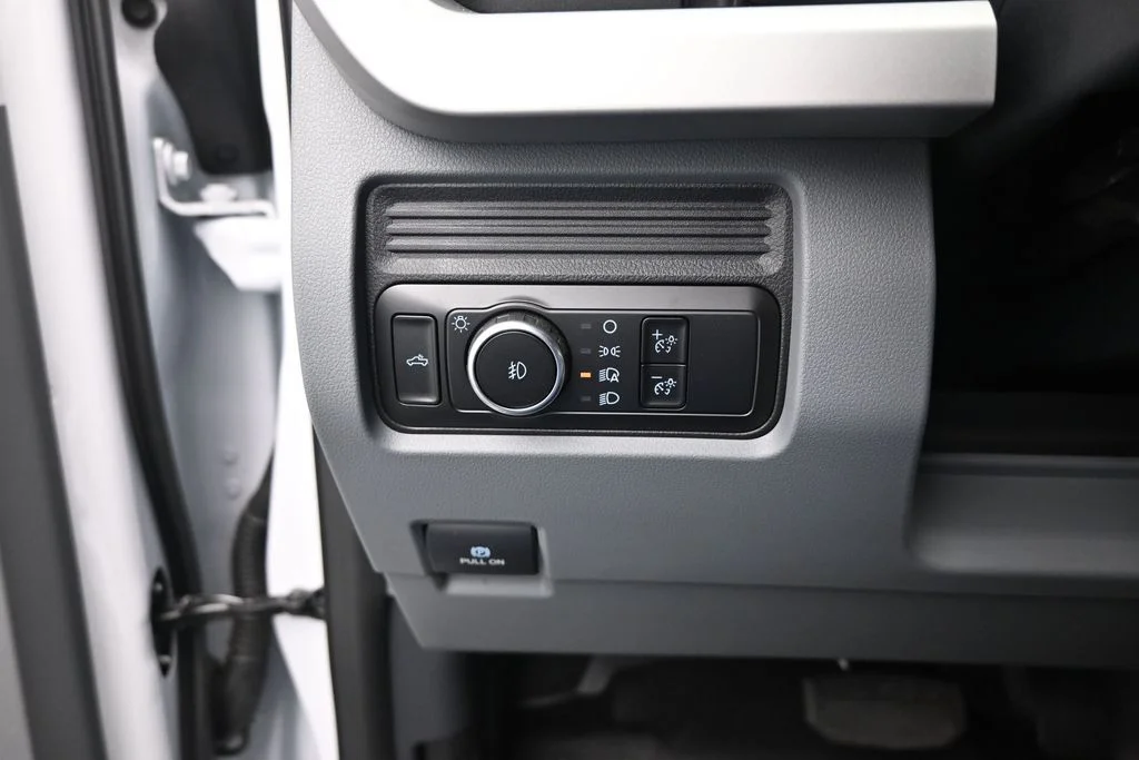 New 2026 Oxford White Ford XL image 11