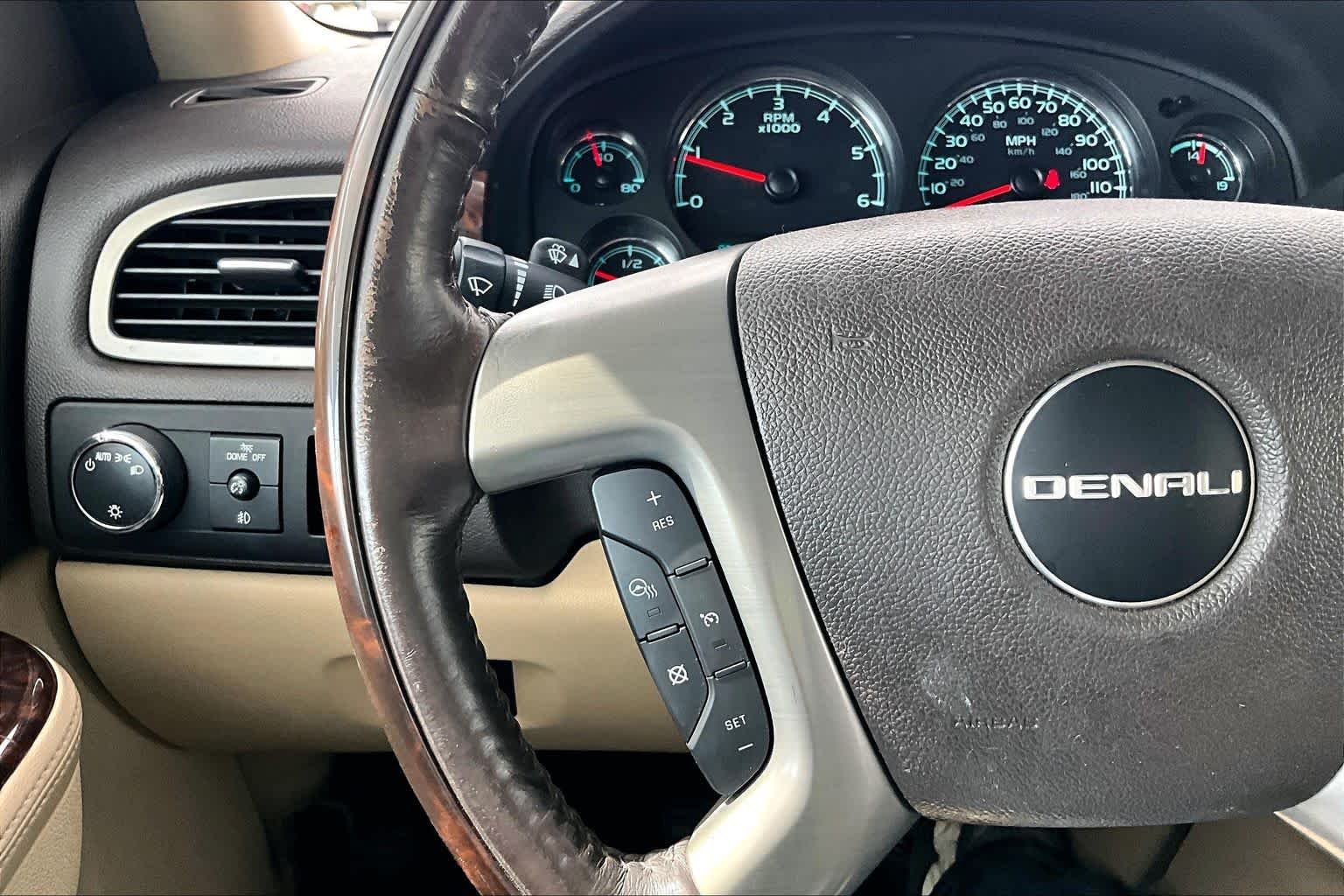 Used 2012 White Diamond Tricoat GMC Denali image 23