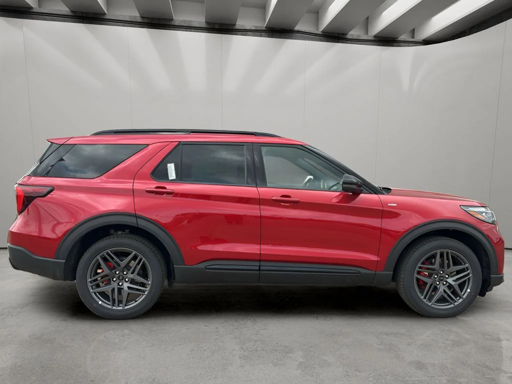 New 2026 Rapid Red Metallic Tinted Clearcoat Ford ST-Line image 6