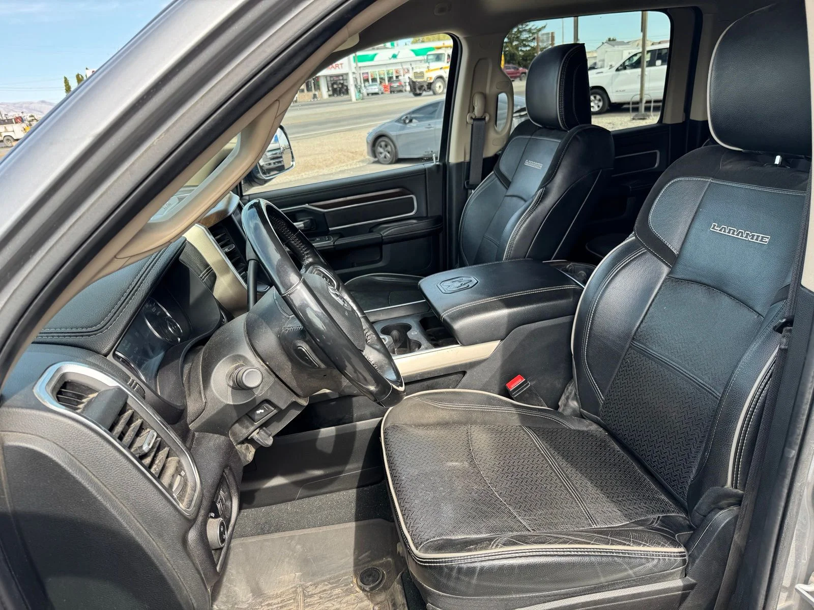 Used 2022 Silver Ram Laramie image 7
