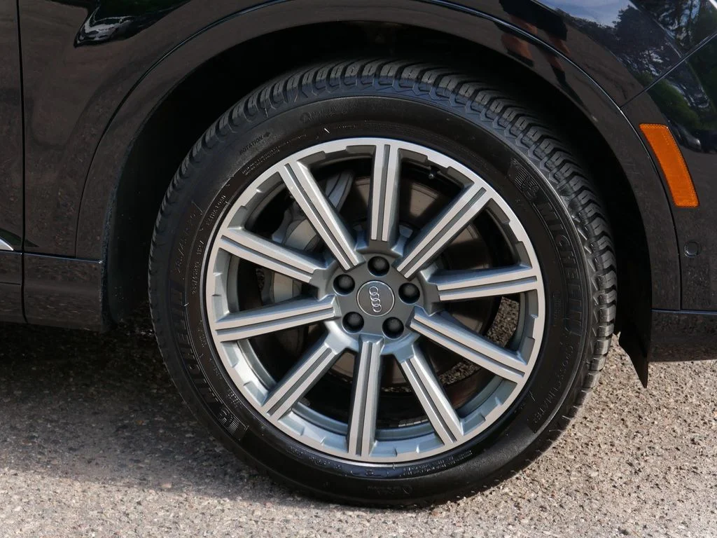 Certified Used 2019  Audi  image 7