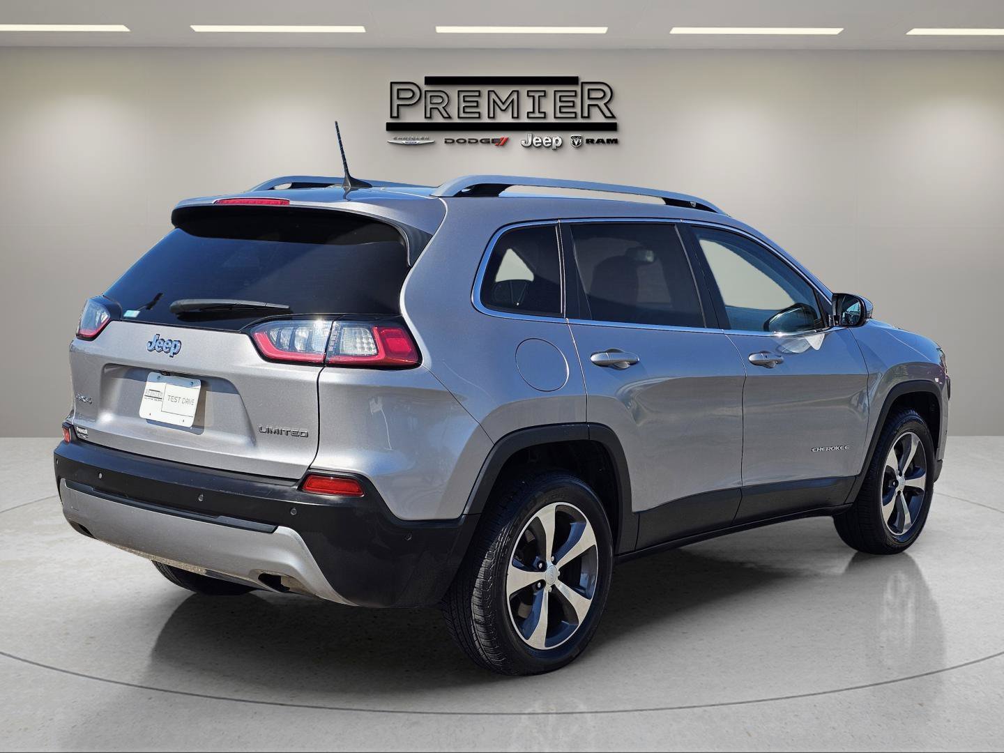 Used 2019 Billet Silver Metallic Clearcoat Jeep Limited image 8