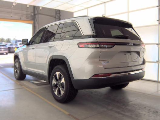 Used 2024 Silver Jeep 4xe image 4