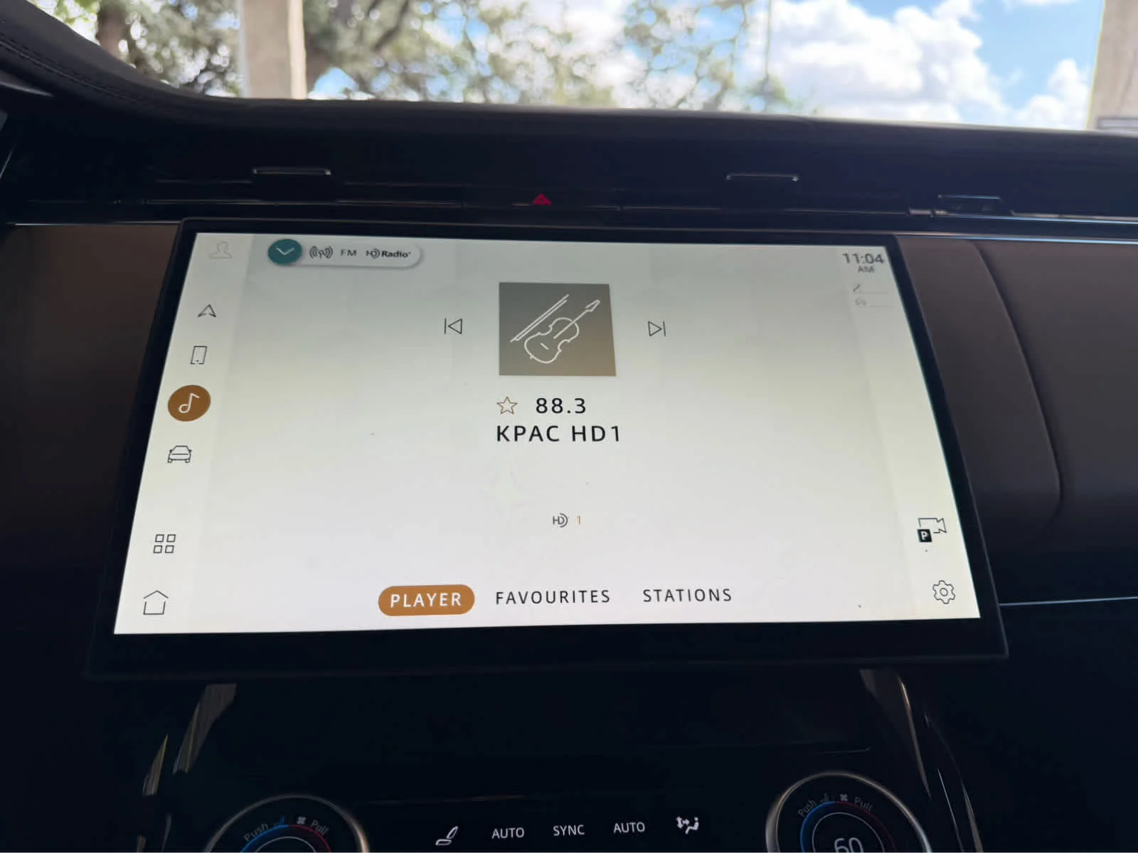 Certified Used 2023 Fuji White Land Rover SE image 20