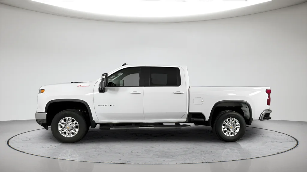 Used 2025 White Chevrolet LT image 6