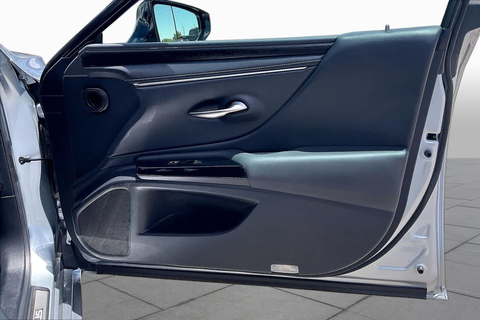 Used 2025 Iridium Lexus  image 21