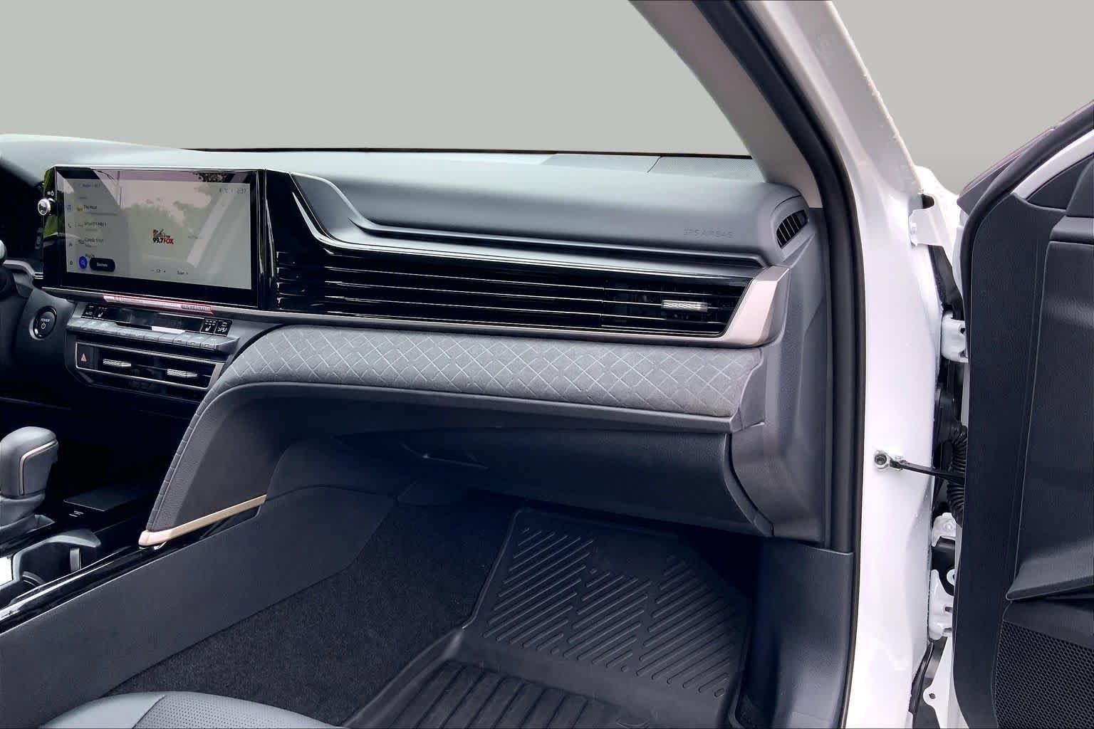 2026 Toyota Camry XLE - Photo 18