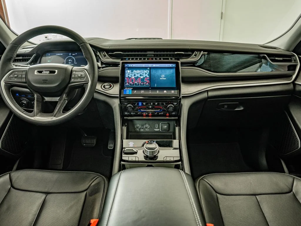 Used 2022 Diamond Black Crystal Pearlcoat Jeep 4xe image 30