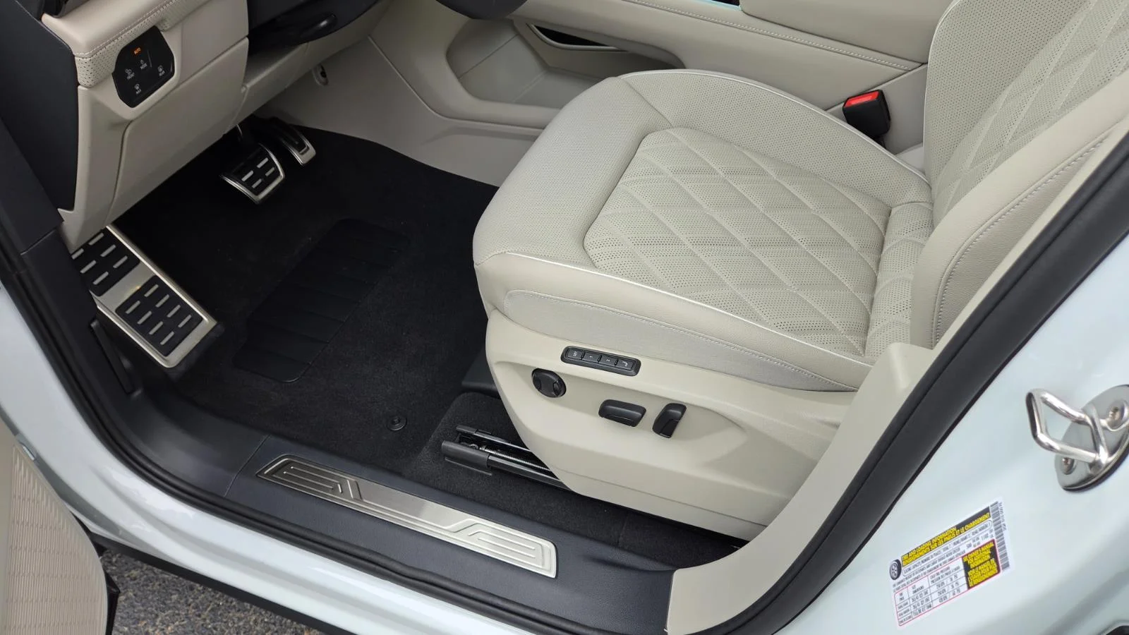 New 2026 Opal White Pearl Volkswagen 2.0T SEL Premium R-Line image 23