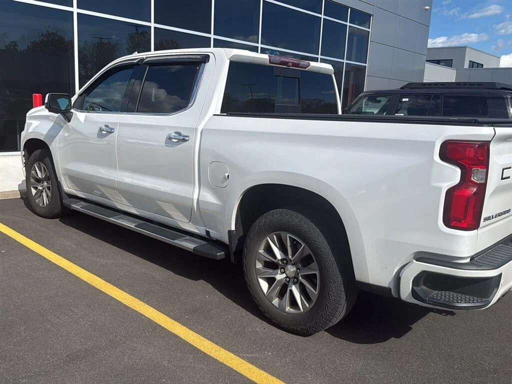 Used 2019 Iridescent Pearl Tricoat Chevrolet High Country image 2
