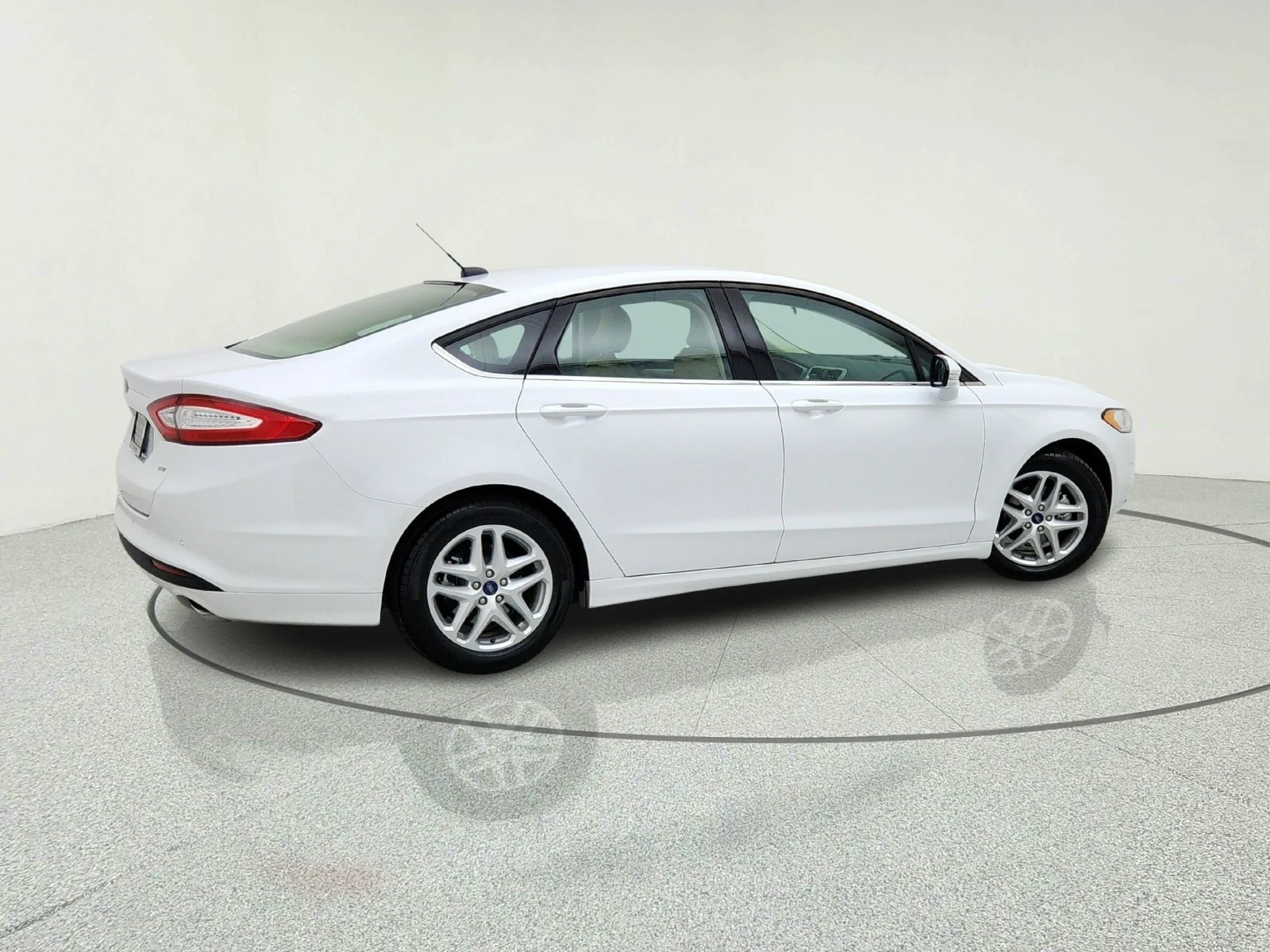Used 2015 Oxford White Ford SE image 15
