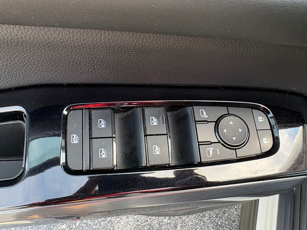 Used 2023 White Nissan SL image 14