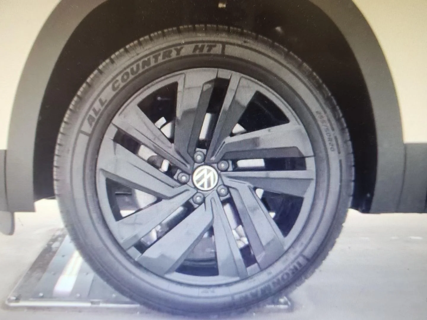 2022 Volkswagen Atlas Cross Sport SE w/Tech - Photo 11
