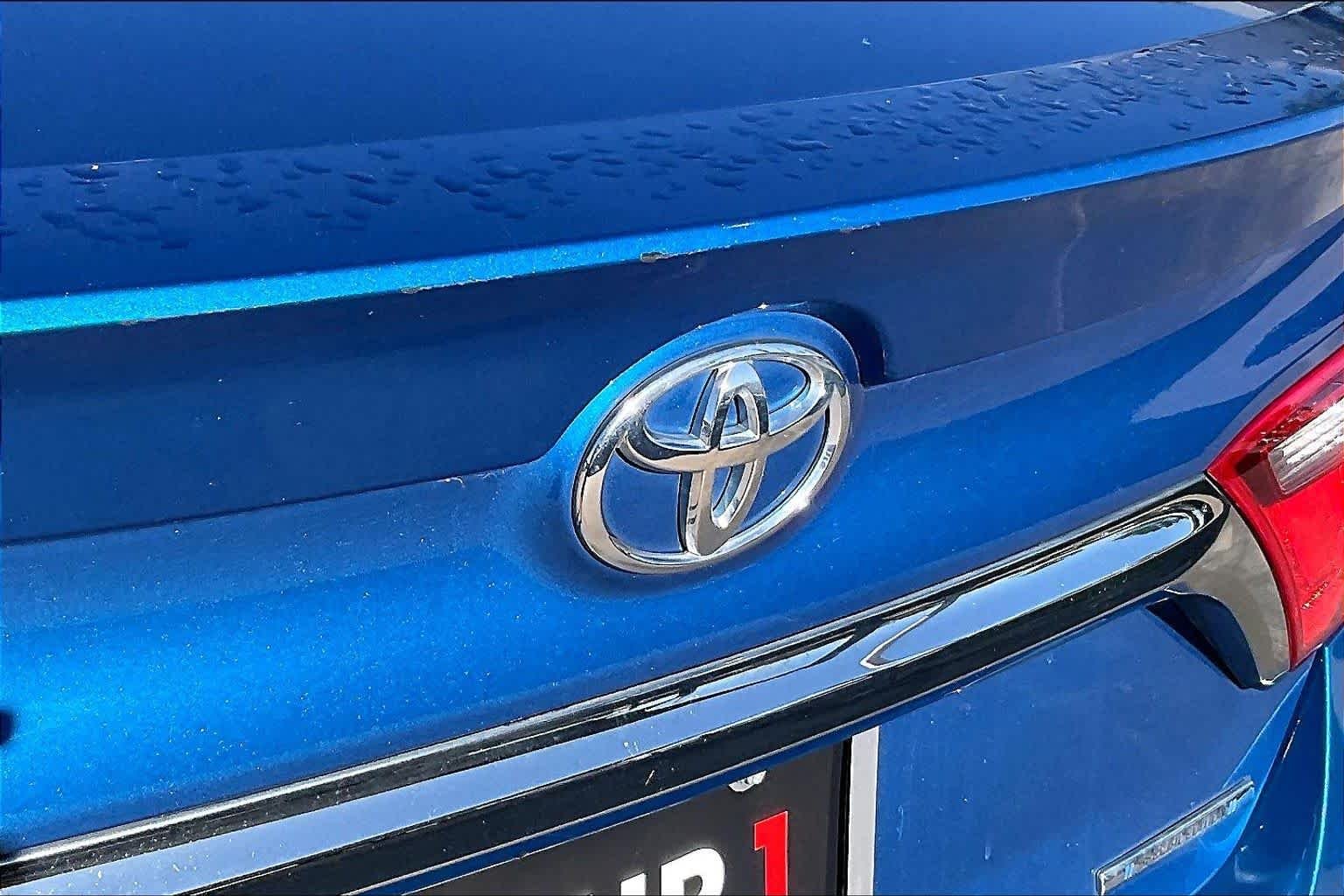 Used 2016 Blue Streak Metallic Toyota SE w/Special Edition Pkg image 30