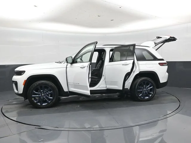 New 2026 Bright White Clear-Coat Exterior Paint Jeep  image 50