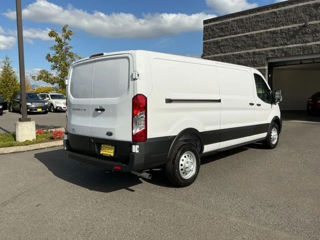 New 2025 Oxford White Ford Base image 4