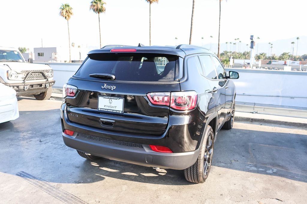 New 2026 Diamond Black Jeep Latitude image 9