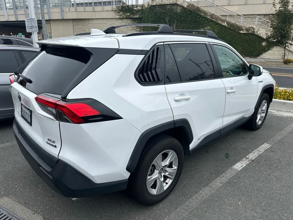 Used 2021 White Toyota XLE image 10