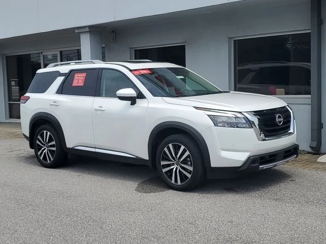 2025 Nissan Pathfinder Platinum 2WD's photo