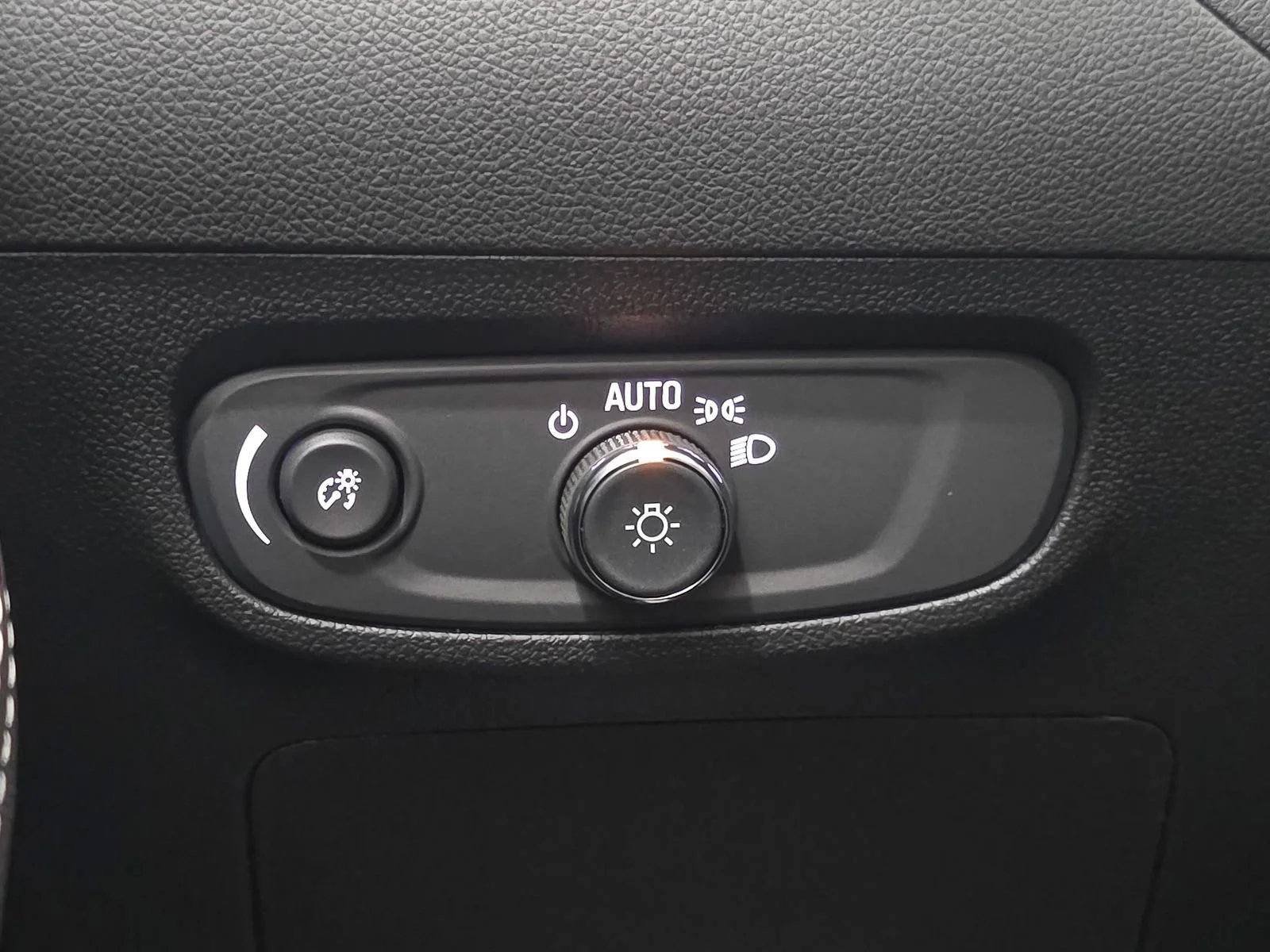 New 2026 Summit White Buick Preferred image 25