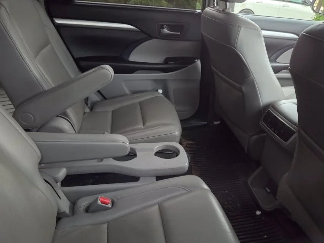 Used 2019 Gray Toyota XLE image 8