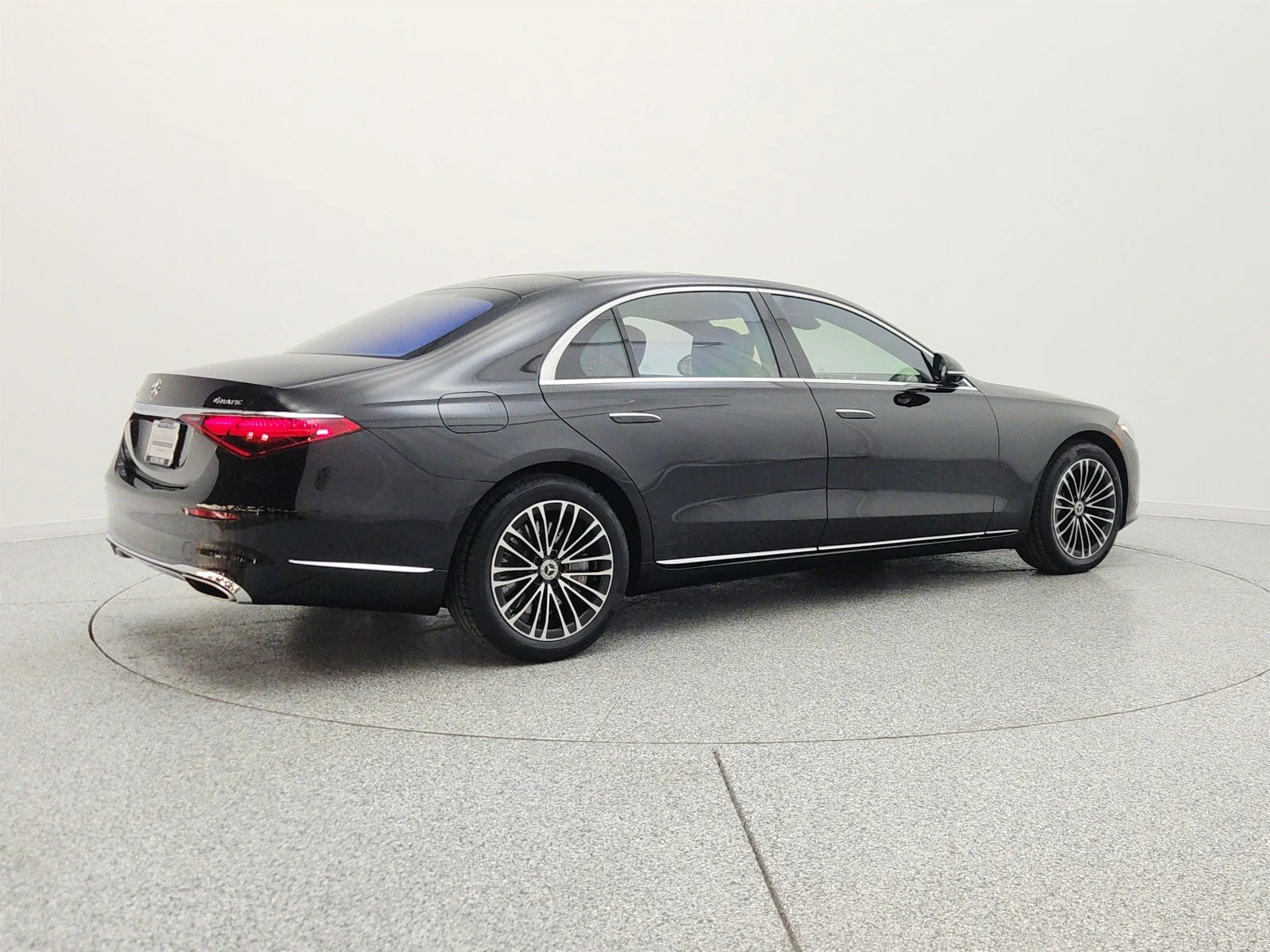 Used 2023 Obsidian Black Mercedes-Benz S 580e 4MATIC® Sedan image 5