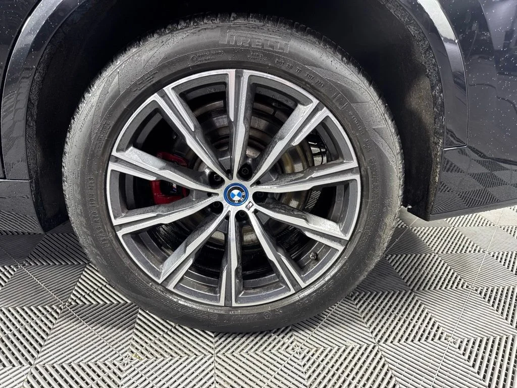 Used 2022 Black BMW xDrive45e image 10